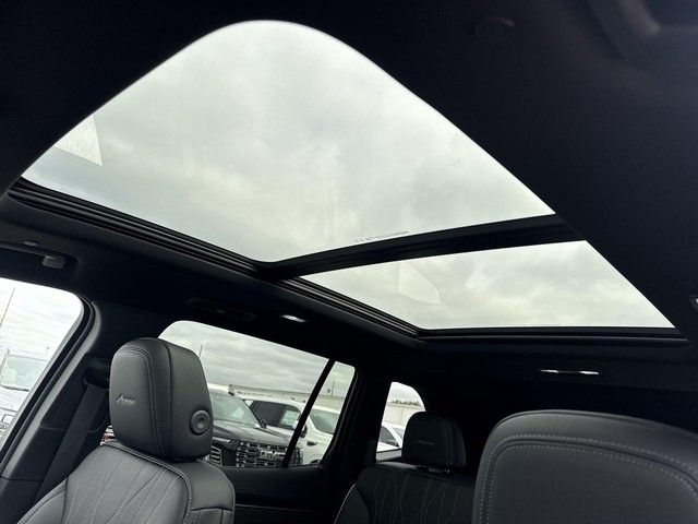 Buick Enclave Vehicle Full-screen Gallery Image 22