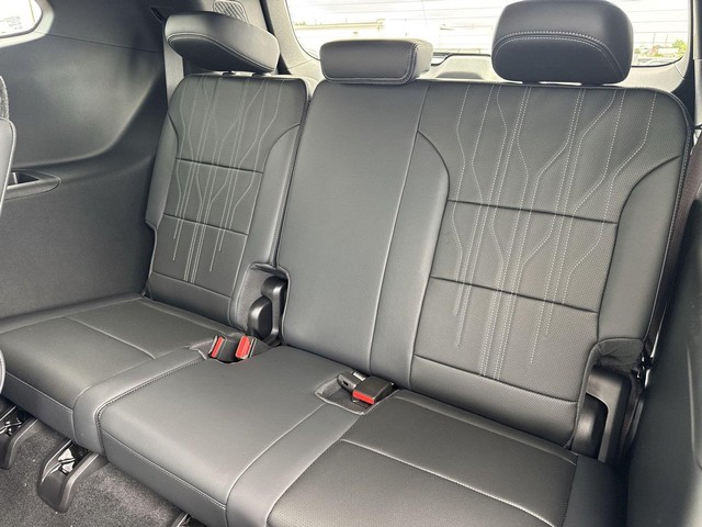 Buick Enclave Vehicle Full-screen Gallery Image 24