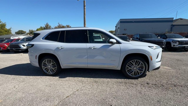 Buick Enclave Vehicle Full-screen Gallery Image 02