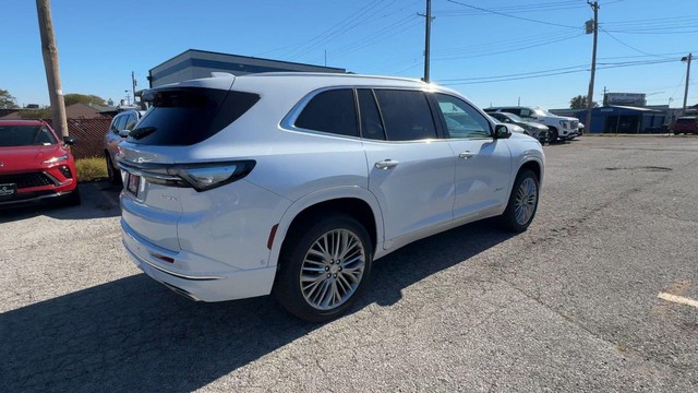 Buick Enclave Vehicle Full-screen Gallery Image 09