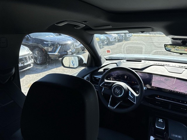 Buick Enclave Vehicle Full-screen Gallery Image 11