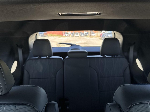 Buick Enclave Vehicle Full-screen Gallery Image 13