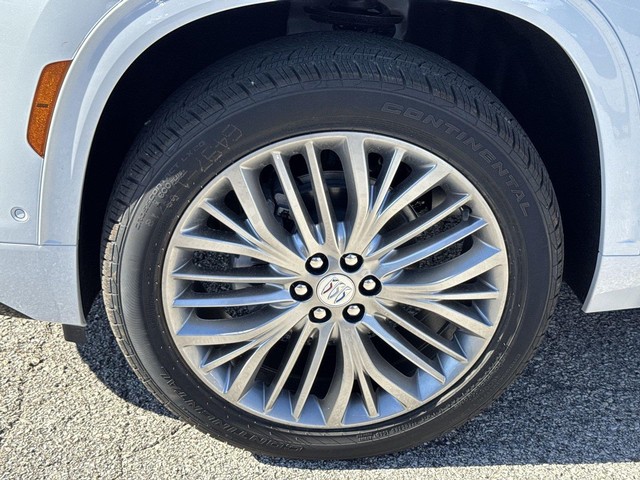 Buick Enclave Vehicle Full-screen Gallery Image 16