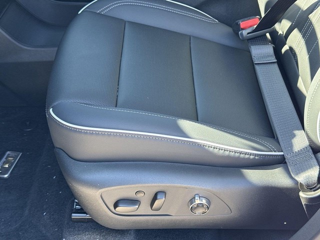 Buick Enclave Vehicle Full-screen Gallery Image 18