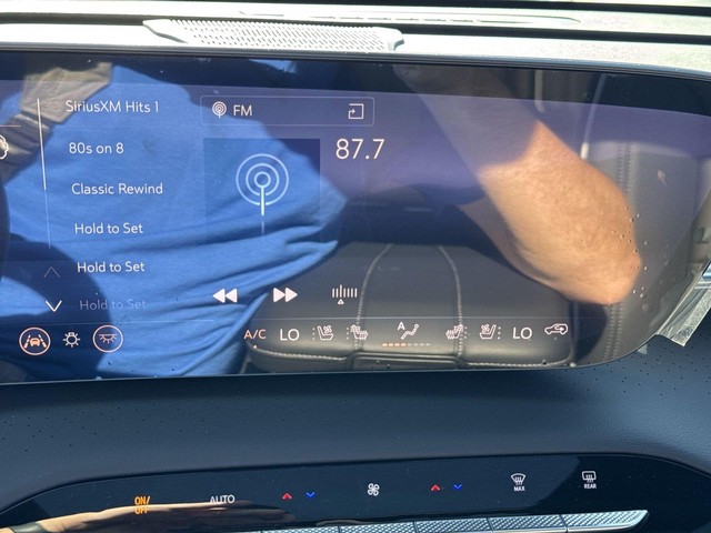 Buick Enclave Vehicle Full-screen Gallery Image 22