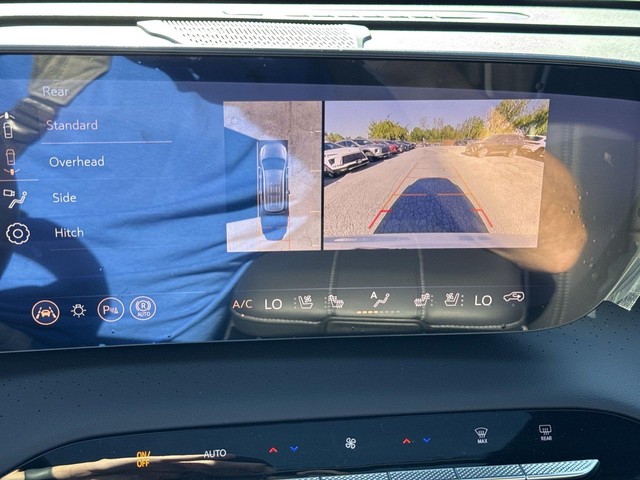Buick Enclave Vehicle Full-screen Gallery Image 23