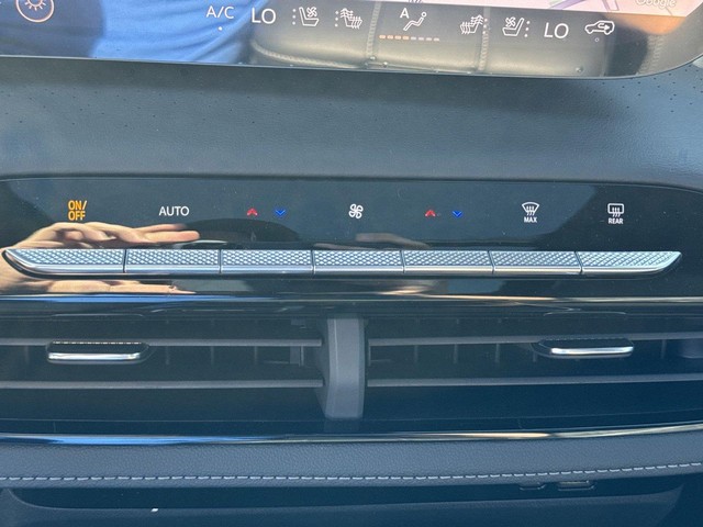 Buick Enclave Vehicle Full-screen Gallery Image 25