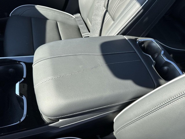 Buick Enclave Vehicle Full-screen Gallery Image 27