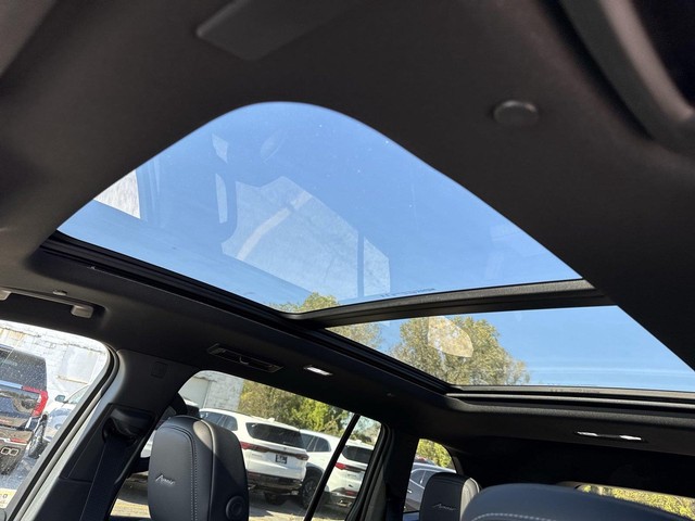 Buick Enclave Vehicle Full-screen Gallery Image 28