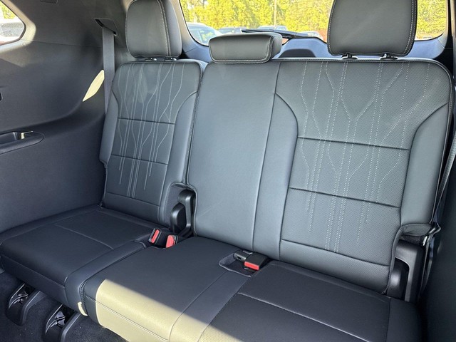 Buick Enclave Vehicle Full-screen Gallery Image 30