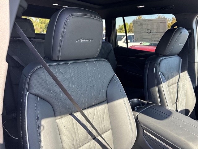 Buick Enclave Vehicle Full-screen Gallery Image 32