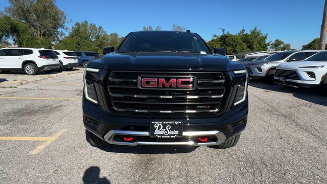 GMC Yukon Vehicle Full-screen Gallery Image 04