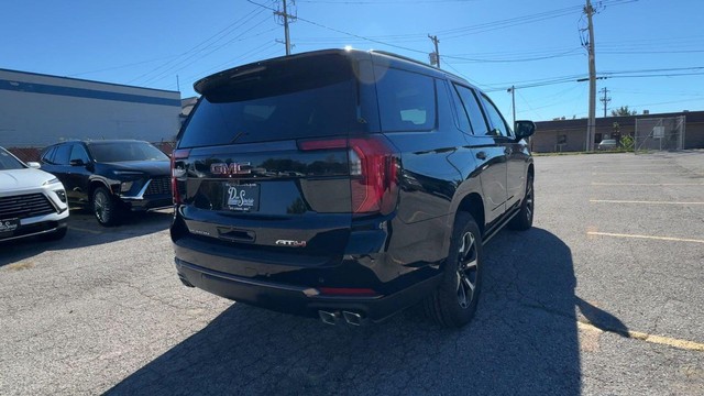 GMC Yukon Vehicle Full-screen Gallery Image 09