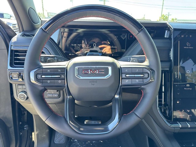 GMC Yukon Vehicle Full-screen Gallery Image 14