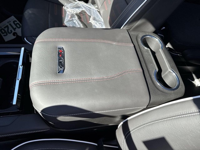 GMC Yukon Vehicle Full-screen Gallery Image 21