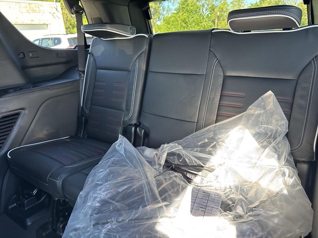 GMC Yukon Vehicle Full-screen Gallery Image 24