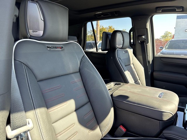 GMC Yukon Vehicle Full-screen Gallery Image 26