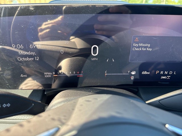 Buick Enclave Vehicle Full-screen Gallery Image 15