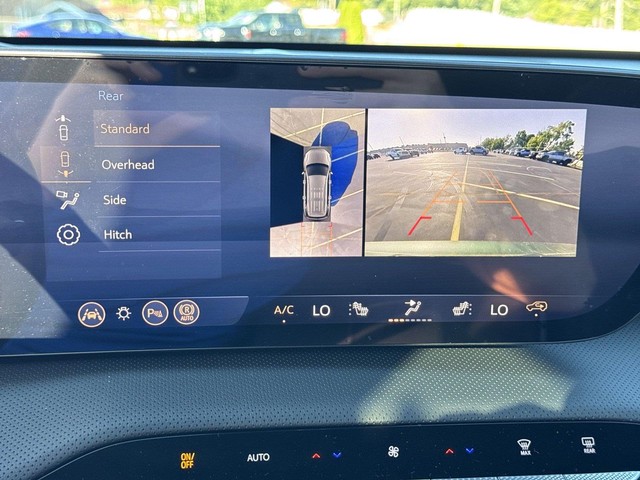 Buick Enclave Vehicle Full-screen Gallery Image 17