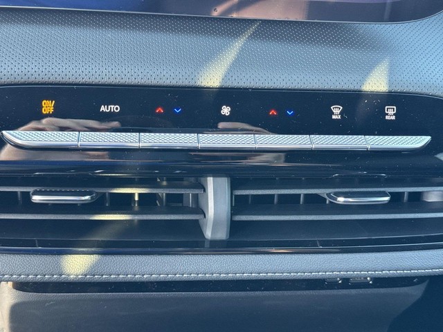 Buick Enclave Vehicle Full-screen Gallery Image 19