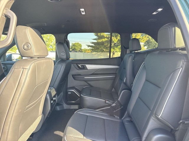 Buick Enclave Vehicle Full-screen Gallery Image 22