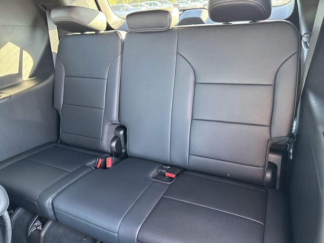 Buick Enclave Vehicle Full-screen Gallery Image 23