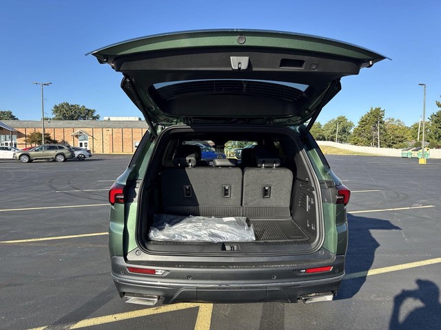 Buick Enclave Vehicle Full-screen Gallery Image 24
