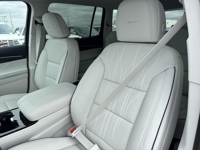 Buick Enclave Vehicle Full-screen Gallery Image 11