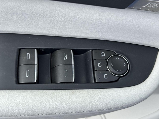 Buick Enclave Vehicle Full-screen Gallery Image 13