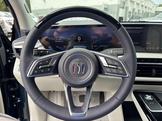 Buick Enclave Vehicle Full-screen Gallery Image 14