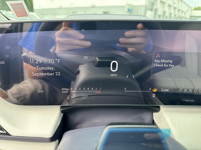 Buick Enclave Vehicle Full-screen Gallery Image 15