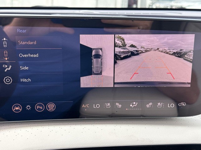 Buick Enclave Vehicle Full-screen Gallery Image 17