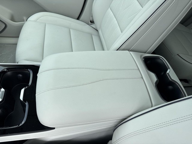 Buick Enclave Vehicle Full-screen Gallery Image 21