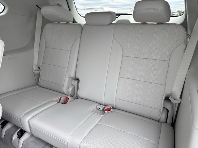 Buick Enclave Vehicle Full-screen Gallery Image 24