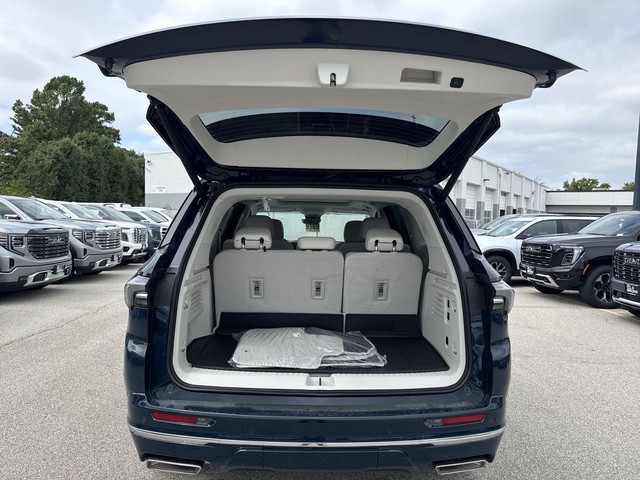 Buick Enclave Vehicle Full-screen Gallery Image 25