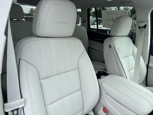 Buick Enclave Vehicle Full-screen Gallery Image 26