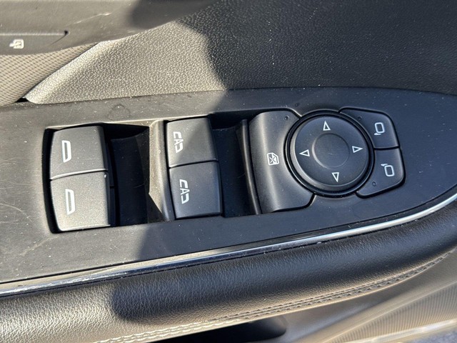 Buick Envision Vehicle Full-screen Gallery Image 26