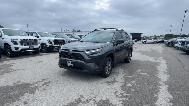 Toyota RAV4 Vehicle Full-screen Gallery Image 06