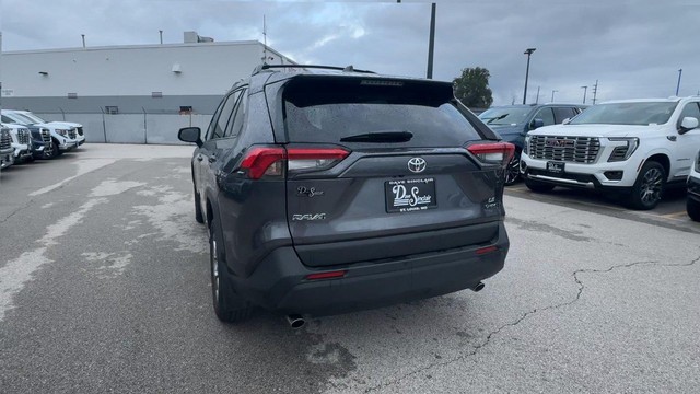 Toyota RAV4 Vehicle Full-screen Gallery Image 10