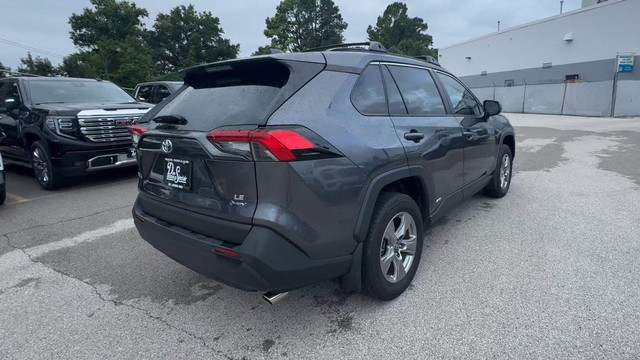Toyota RAV4 Vehicle Full-screen Gallery Image 11