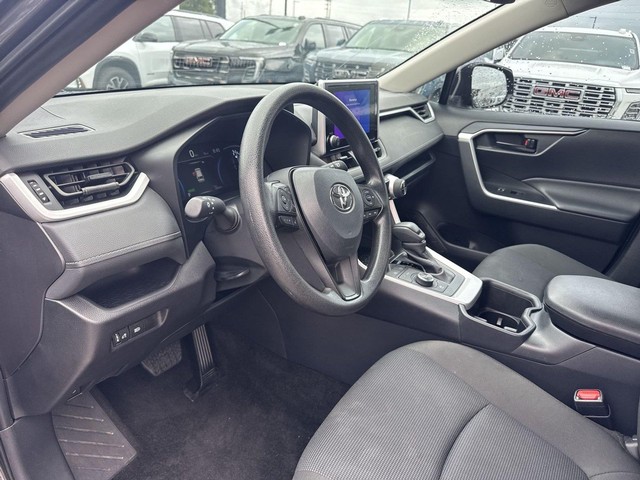 Toyota RAV4 Vehicle Full-screen Gallery Image 13