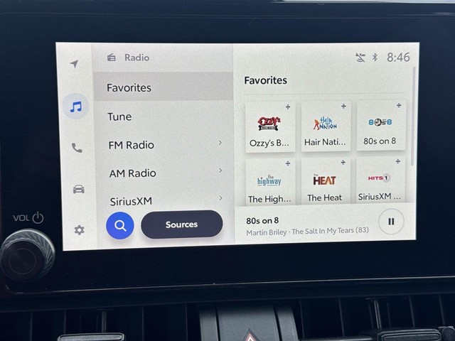 Toyota RAV4 Vehicle Full-screen Gallery Image 17