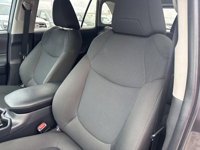 Toyota RAV4 Vehicle Full-screen Gallery Image 21