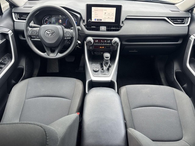 Toyota RAV4 Vehicle Full-screen Gallery Image 22