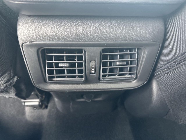 Toyota RAV4 Vehicle Full-screen Gallery Image 23