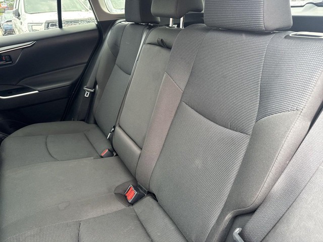 Toyota RAV4 Vehicle Full-screen Gallery Image 26
