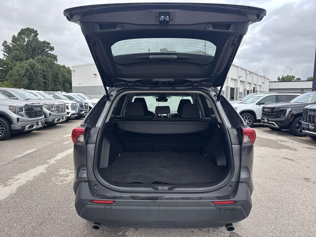 Toyota RAV4 Vehicle Full-screen Gallery Image 27
