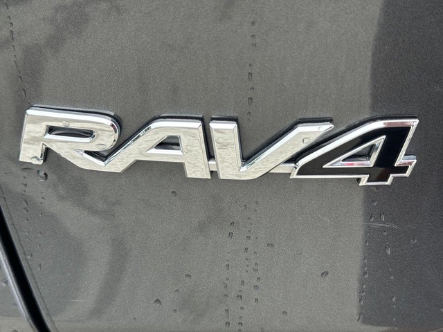 Toyota RAV4 Vehicle Full-screen Gallery Image 33