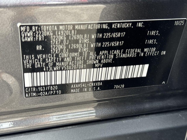 Toyota RAV4 Vehicle Full-screen Gallery Image 35
