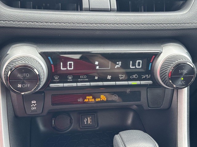 Toyota RAV4 Vehicle Full-screen Gallery Image 36